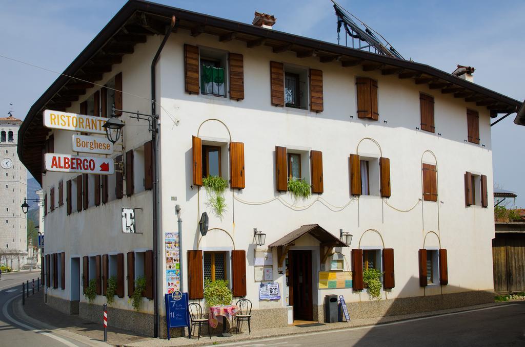 Albergo Ristorante Borghese Montereale Valcellina المظهر الخارجي الصورة
